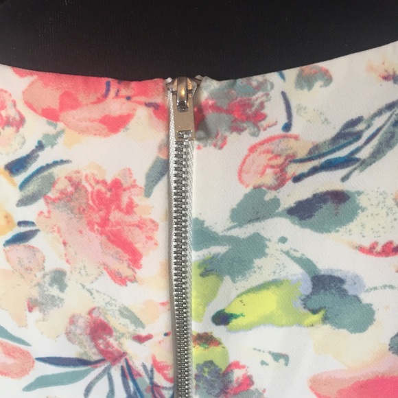 🌸Sold🌼 Floral Fit And Flare Dress XS - Picture 5 of 8